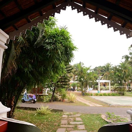 White Square Nirvana, Parra Mapusa Eksteriør bilde