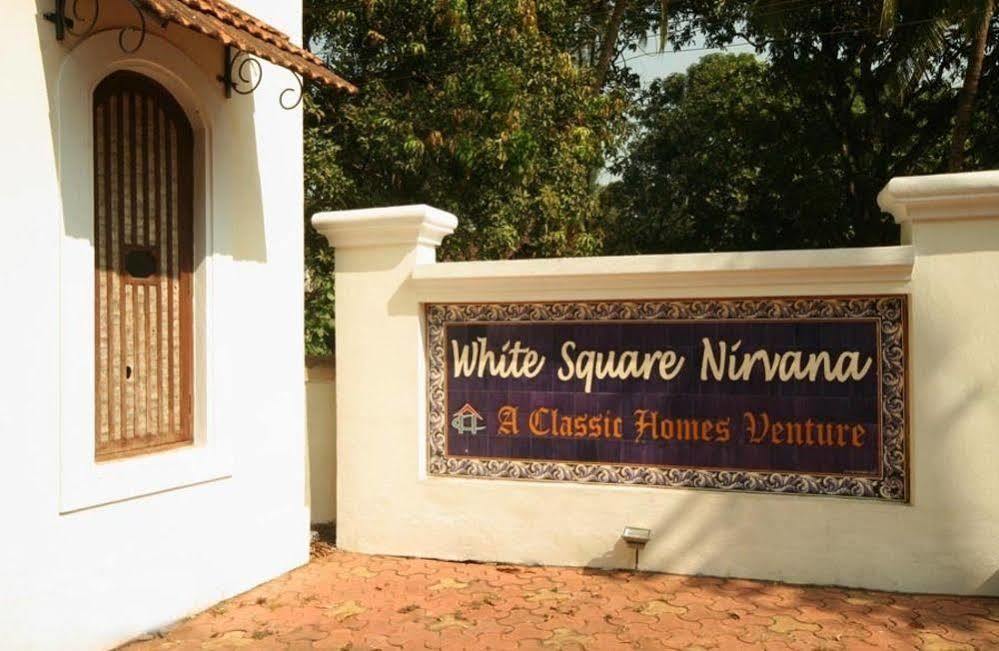 White Square Nirvana, Parra Mapusa Eksteriør bilde